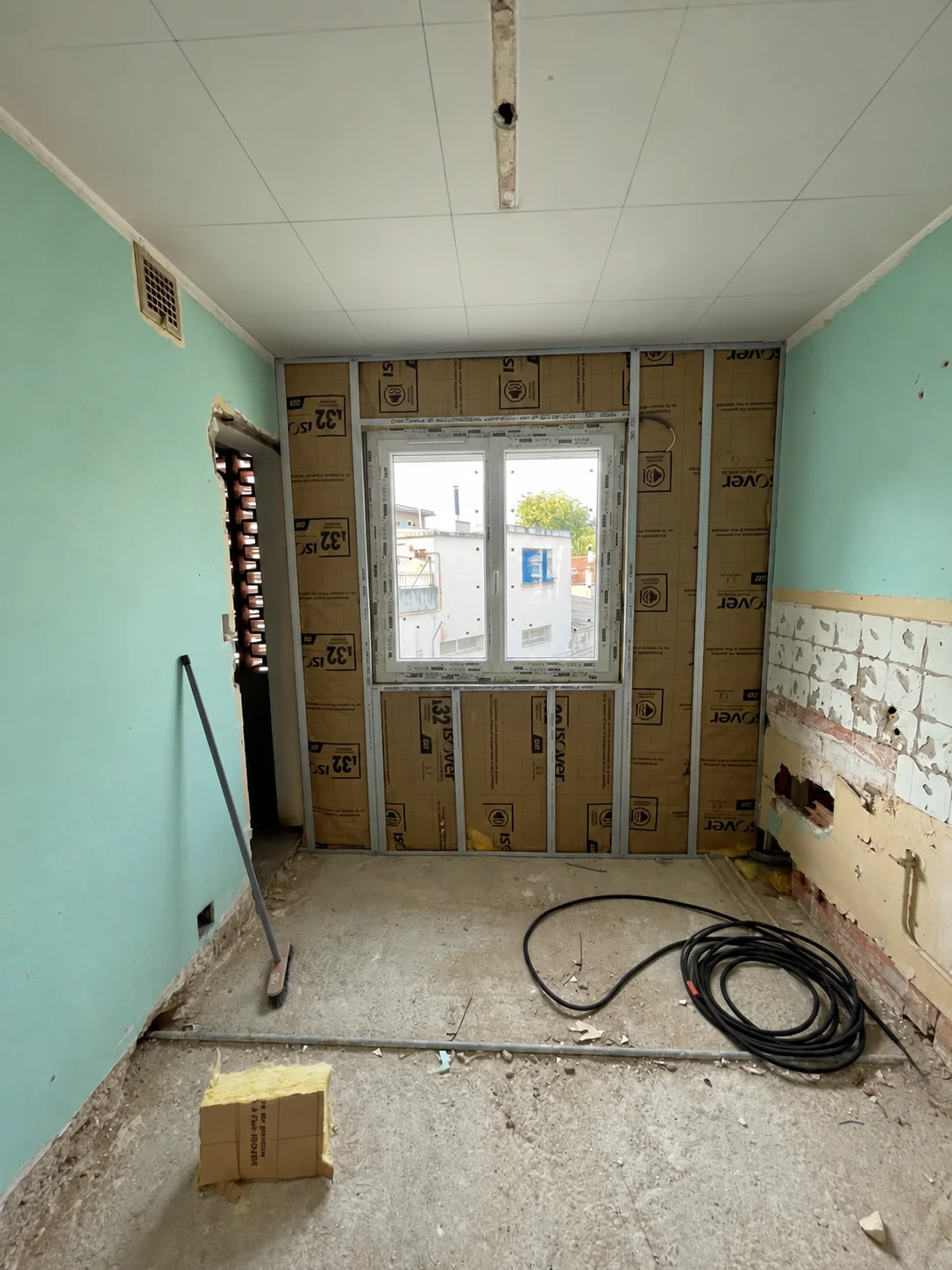 Chantier d’isolation intérieure des murs à Valence avec ossature métallique
