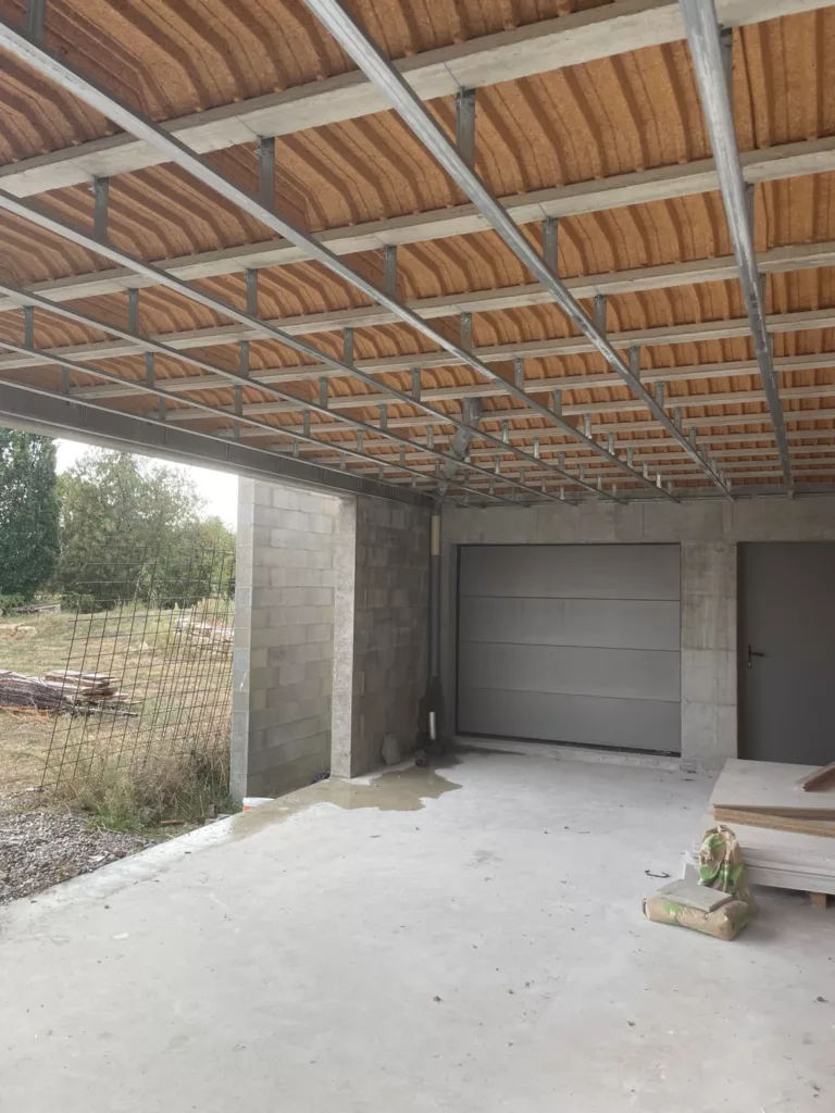 Ossature métallique pour plafond extérieur en plaques de plâtre à Portes-lès-Valence