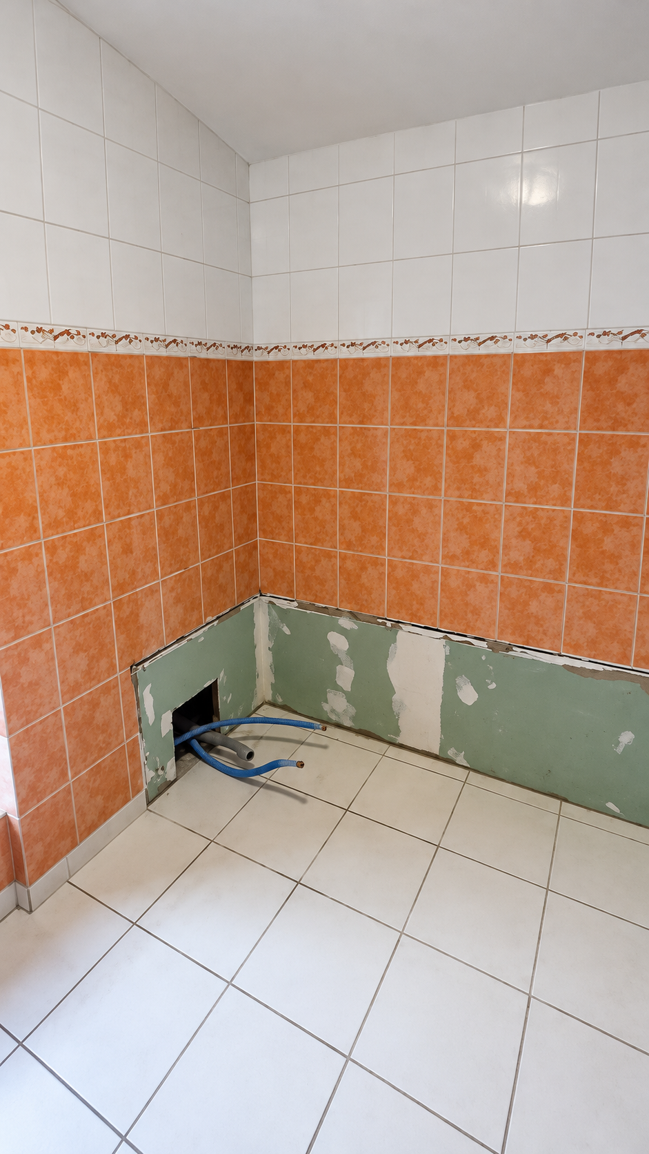 Salle de bain avant rénovation complète à Beaumont-lès-Valence