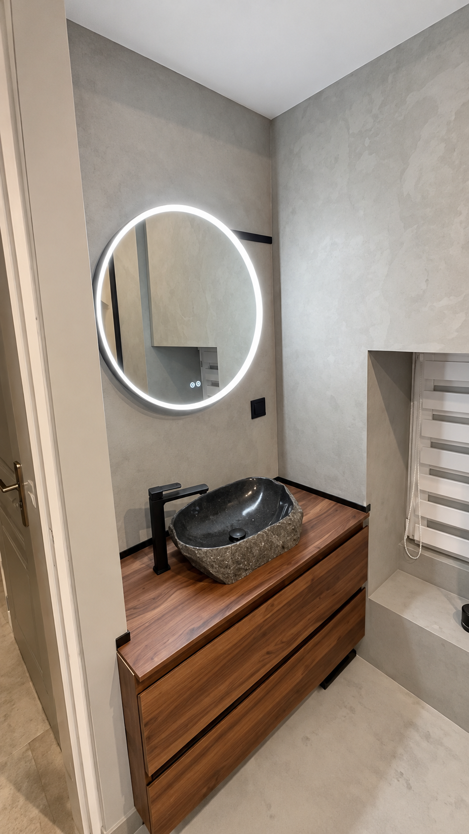 Salle de bain clé en main rénovée à Beaumont-lès-Valence avec béton ciré et meuble vasque